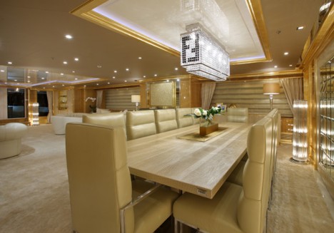 yacht-fendi-1