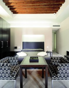 Charming Housee DD742