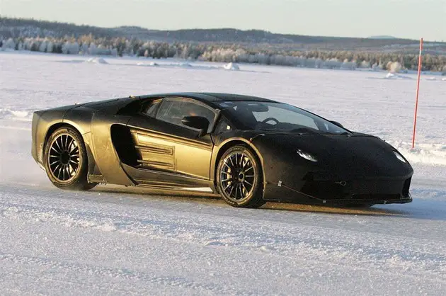 Lamborghini Aventador LP7004 spy shot