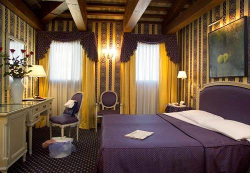 Relais Piazza San Marco room