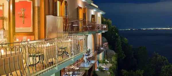 Belair Hotel Sorrento terraces