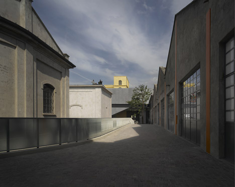 Fondazione-Prada walkway