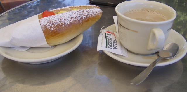 <small>Brioche con Crema</small>